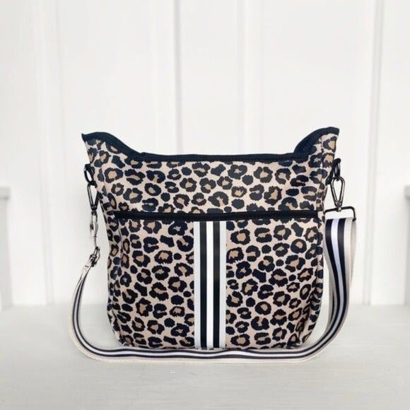Leopard Print Neoprene Lightweight Womens Crossbody Purse - Picture 1 of 4